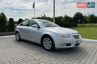 Седан Opel Insignia 2012 в Львові