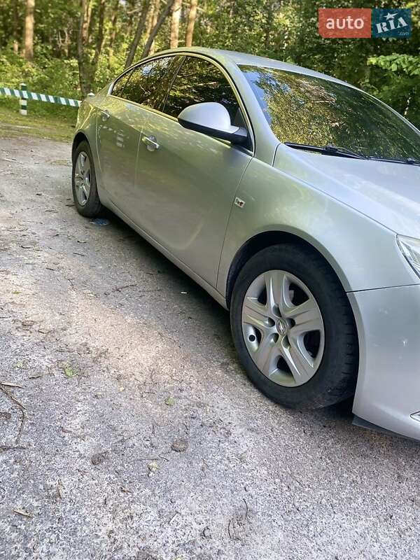 Седан Opel Insignia 2010 в Львові