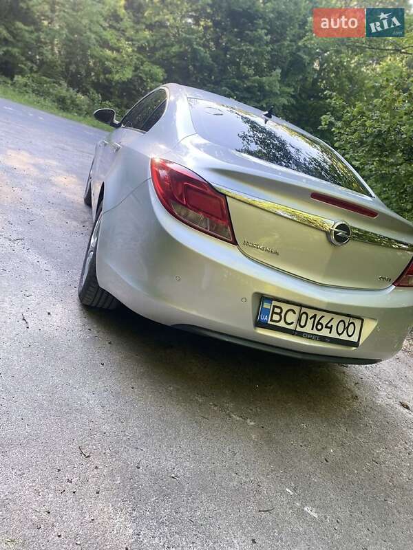 Седан Opel Insignia 2010 в Львові