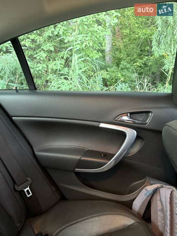 Седан Opel Insignia 2011 в Дніпрі