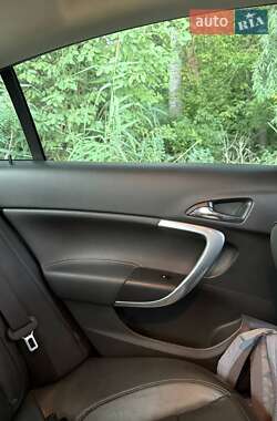 Седан Opel Insignia 2011 в 