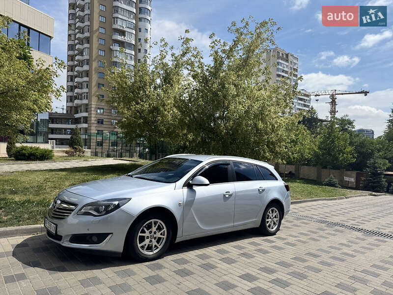 Універсал Opel Insignia 2015 в Дніпрі