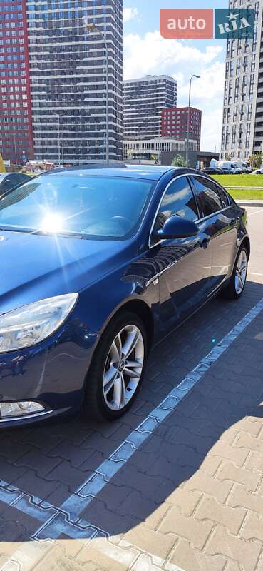 Седан Opel Insignia 2010 в Києві