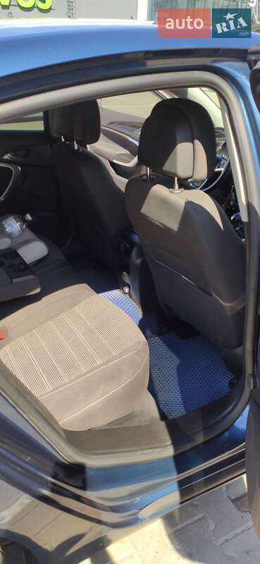 Седан Opel Insignia 2010 в Києві