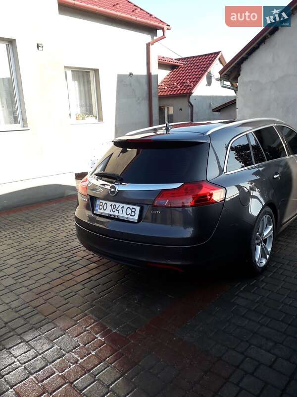 Универсал Opel Insignia 2010 в Хоросткове