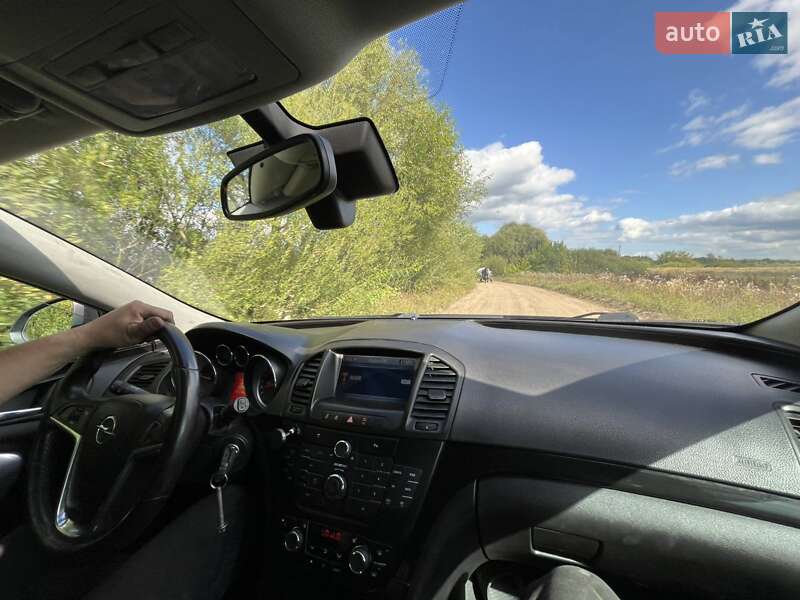 Универсал Opel Insignia 2010 в Березному