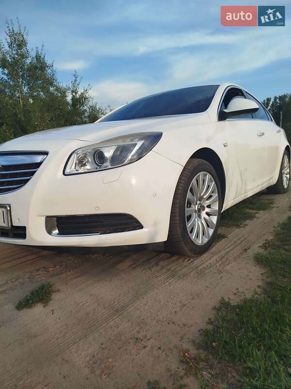 Седан Opel Insignia 2010 в Городке