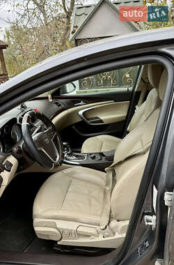 Седан Opel Insignia 2010 в 