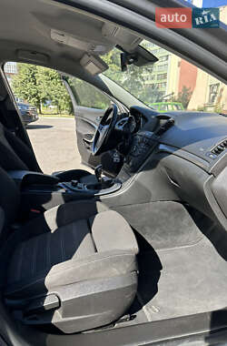 Универсал Opel Insignia 2010 в 