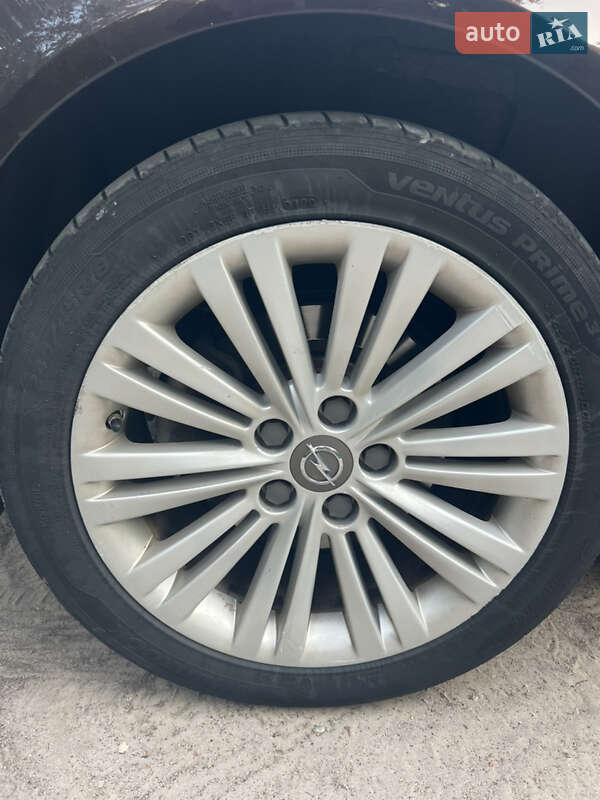 Седан Opel Insignia 2012 в Прилуках