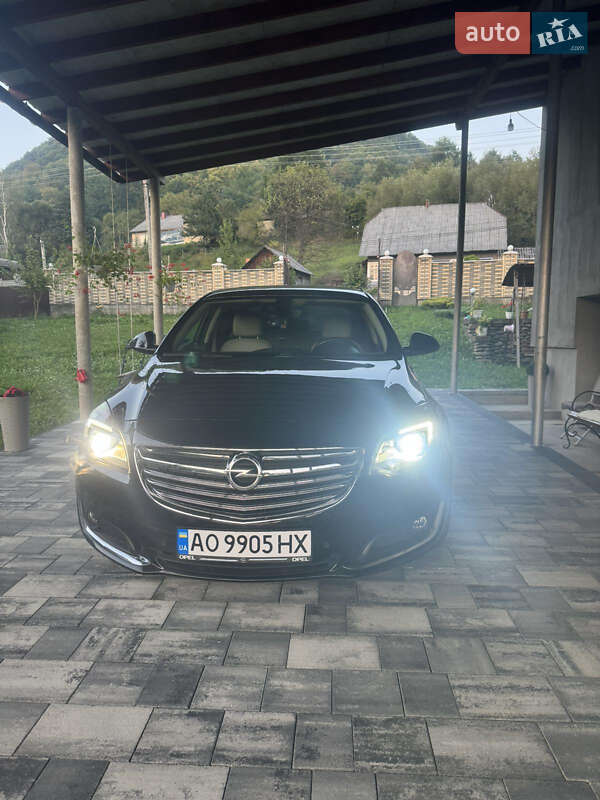Седан Opel Insignia 2013 в Тячеве