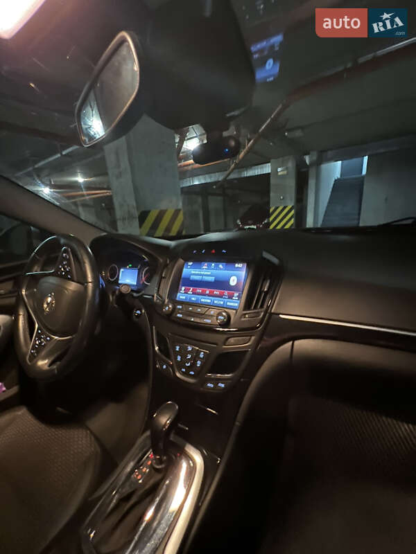 Седан Opel Insignia 2015 в Львові