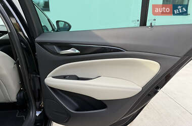 Лифтбек Opel Insignia 2020 в 