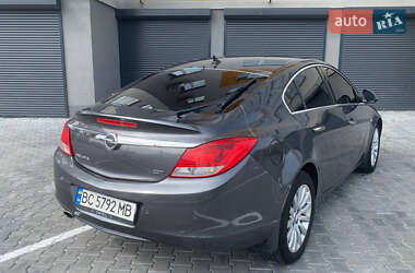 Седан Opel Insignia 2010 в 