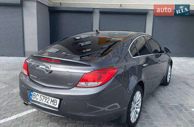 Седан Opel Insignia 2010 в 