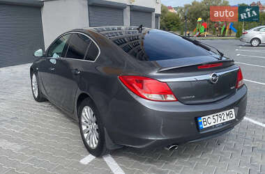 Седан Opel Insignia 2010 в 