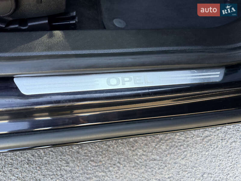 Седан Opel Insignia 2009 в Борисполе