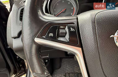 Универсал Opel Insignia 2011 в 