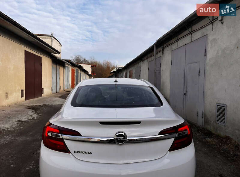Седан Opel Insignia 2014 в Львові