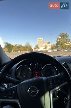 Универсал Opel Insignia 2010 в 