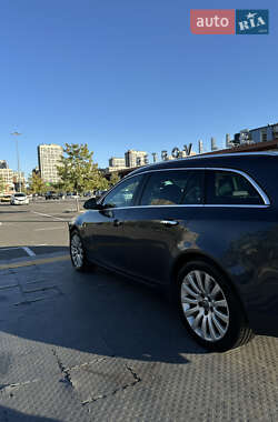 Универсал Opel Insignia 2010 в 