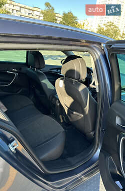 Универсал Opel Insignia 2010 в 