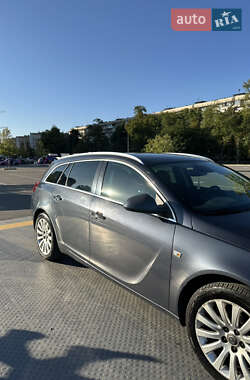Универсал Opel Insignia 2010 в 