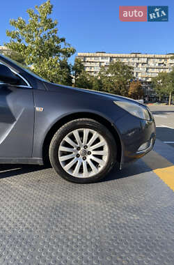 Универсал Opel Insignia 2010 в 