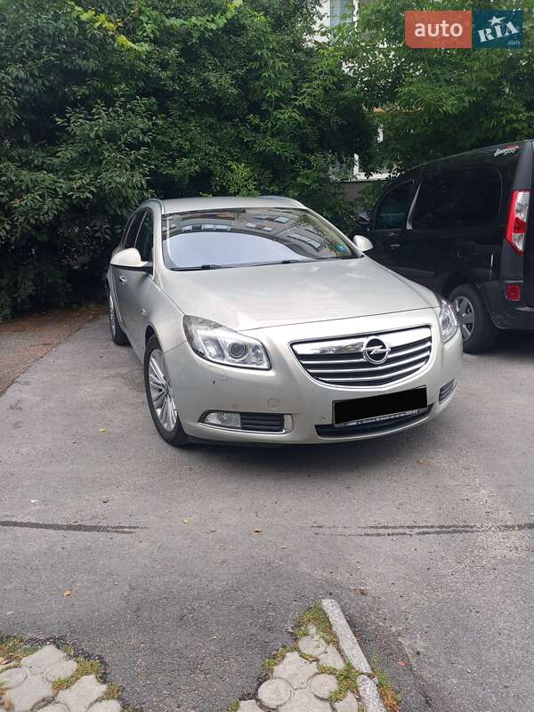 Универсал Opel Insignia 2011 в Звягеле