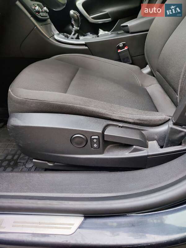 Універсал Opel Insignia 2010 в Києві фото 19 Універсал Opel Insignia 2010 в Києві