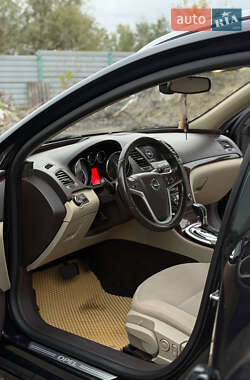 Универсал Opel Insignia 2010 в 
