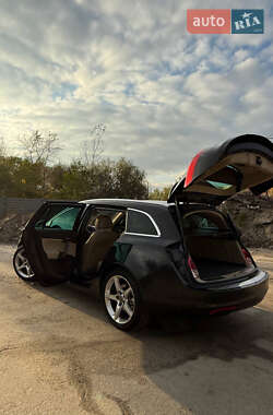 Универсал Opel Insignia 2010 в 