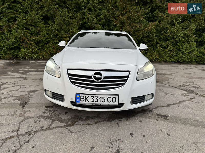 Универсал Opel Insignia 2011 в Ровно