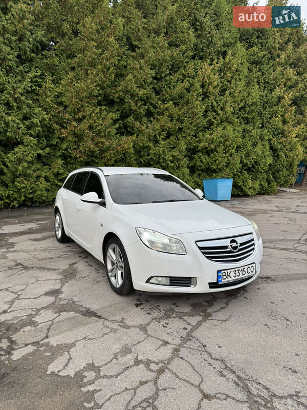 Универсал Opel Insignia 2011 в Ровно
