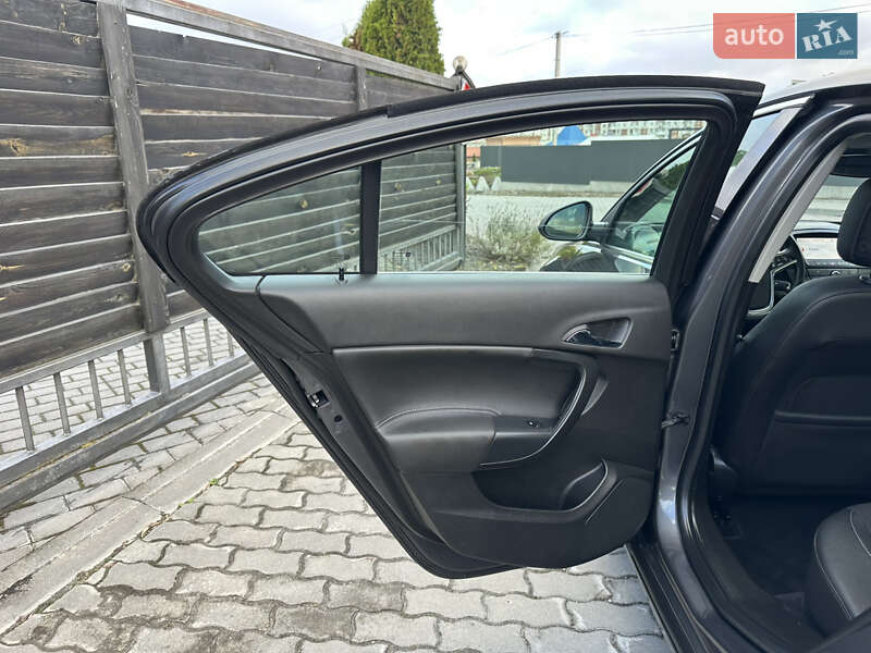 Седан Opel Insignia 2012 в Тернополе