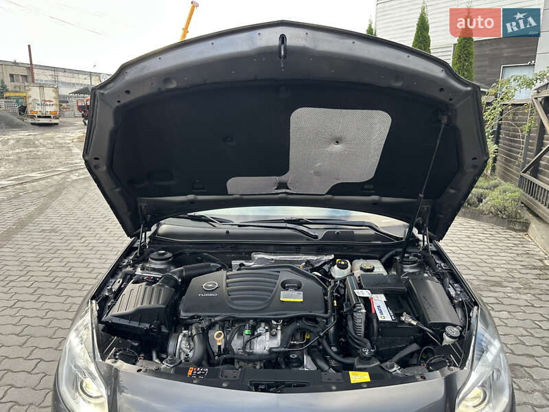 Седан Opel Insignia 2012 в Тернополе