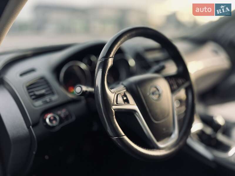 Універсал Opel Insignia 2010 в Тернополі