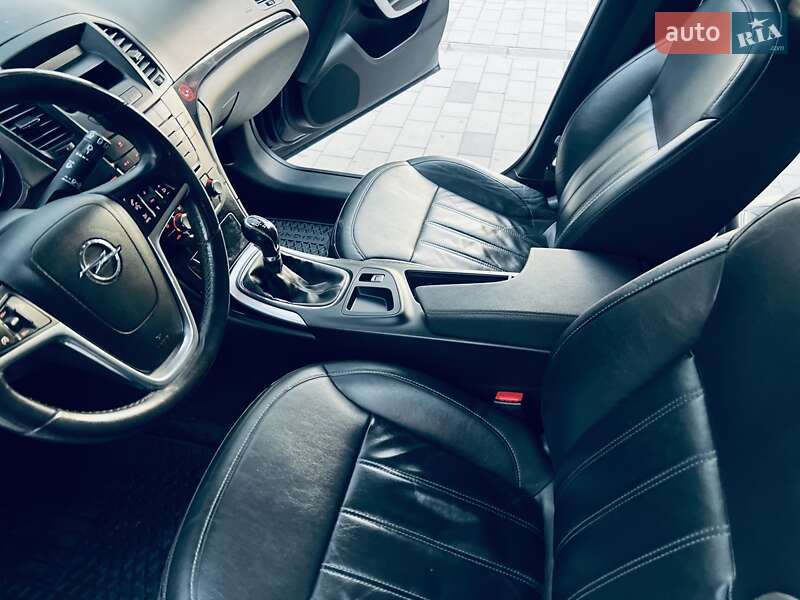 Універсал Opel Insignia 2010 в Тернополі