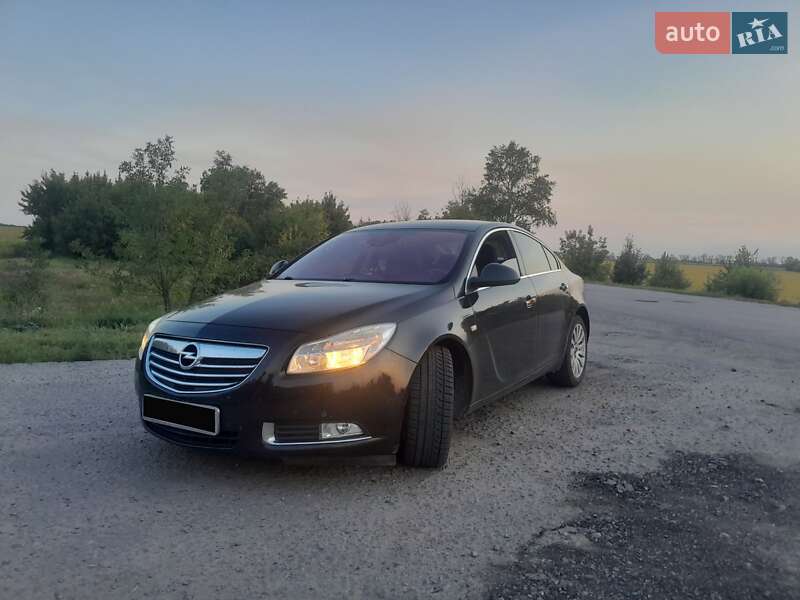 Седан Opel Insignia 2010 в Краснограде