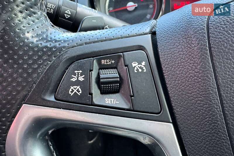 Седан Opel Insignia 2012 в Киеве