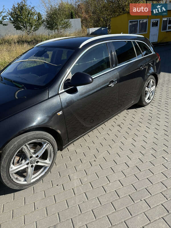 Універсал Opel Insignia 2011 в Чернівцях