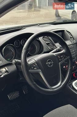 Универсал Opel Insignia 2010 в 
