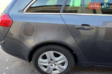 Универсал Opel Insignia 2010 в 