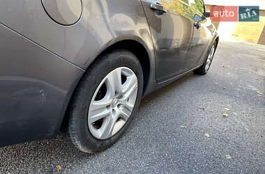 Универсал Opel Insignia 2010 в 