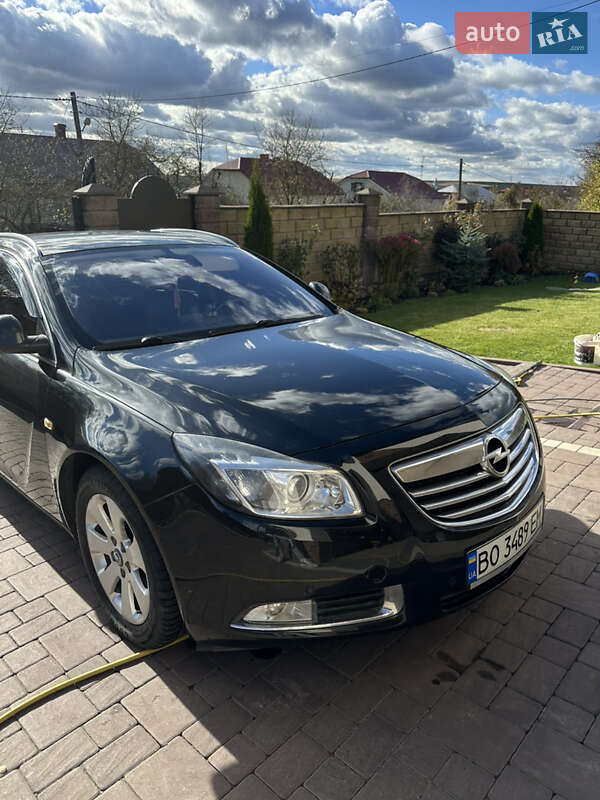 Універсал Opel Insignia 2011 в Тернополі
