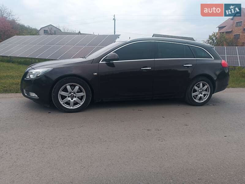 Универсал Opel Insignia 2011 в Бершади
