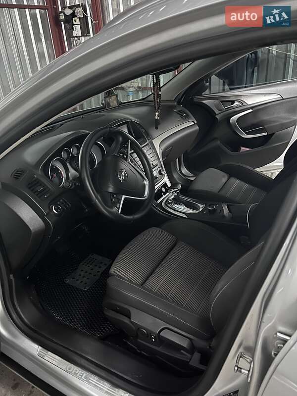 Універсал Opel Insignia 2010 в Черкасах