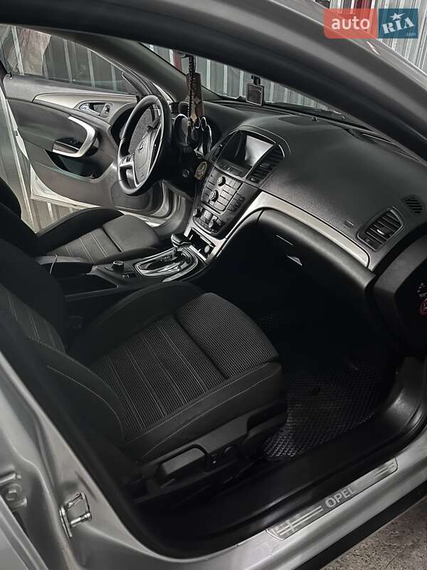 Універсал Opel Insignia 2010 в Черкасах