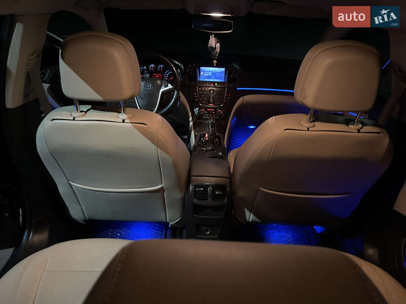 Универсал Opel Insignia 2011 в Ужгороде