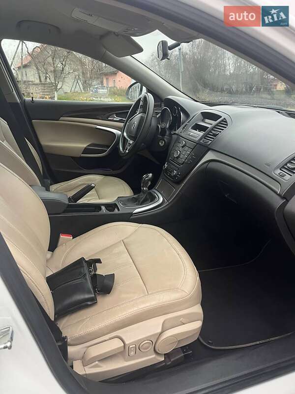 Седан Opel Insignia 2009 в Чернівцях